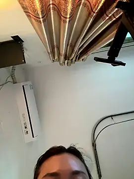 Snapshot of A-ZJunn chatting on January 10, 9:22 am A-ZJunn online show from January 10, 9:22 am