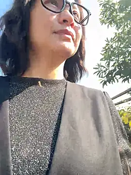 Snapshot of A-ZJunn chatting on February 3, 6:40 am A-ZJunn online show from February 3, 6:40 am