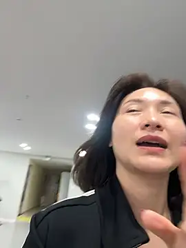 Snapshot of A-ZJunn chatting on February 21, 6:47 am A-ZJunn online show from February 21, 6:47 am