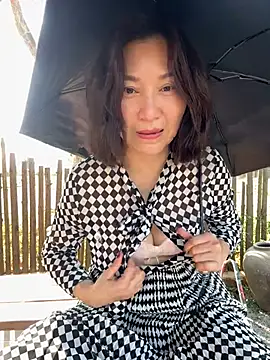 Snapshot of A-ZJunn chatting on February 22, 7:29 am A-ZJunn online show from February 22, 7:29 am