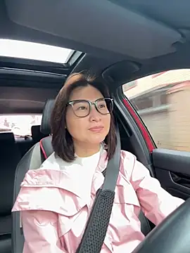 Snapshot of A-ZJunn chatting on March 4, 5:13 am A-ZJunn online show from March 4, 5:13 am