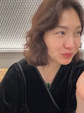 Snapshot of A-ZJunn chatting on March 21, 7:13 am A-ZJunn online show from March 21, 7:13 am