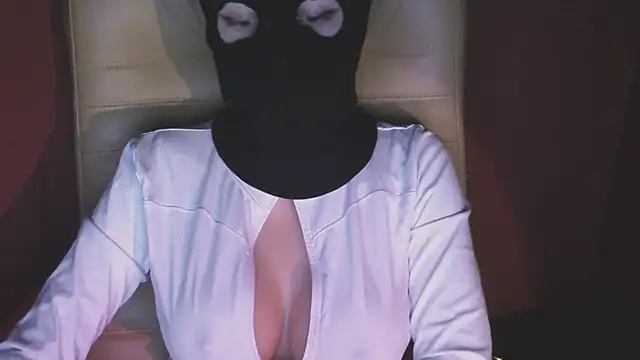 Snapshot of whatawoman chatting on December 1, 7:41 pm whatawoman online show from December 1, 7:41 pm