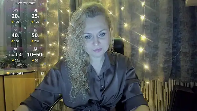 Snapshot of LanaLight_x chatting on January 11, 4:56 pm LanaLight x online show from January 11, 4:56 pm