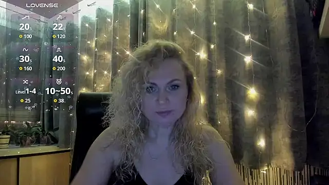 Snapshot of LanaLight_x chatting on January 12, 7:52 pm LanaLight x online show from January 12, 7:52 pm