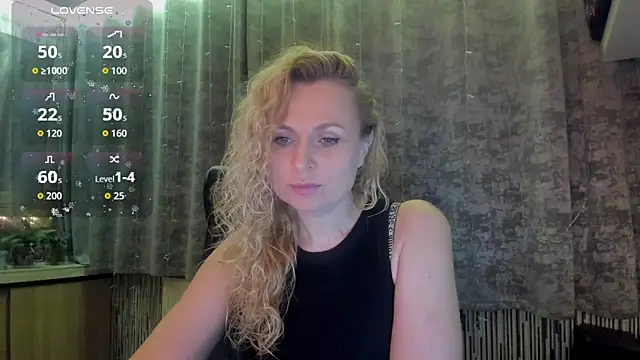 Snapshot of LanaLight_x chatting on January 31, 7:23 pm LanaLight x online show from January 31, 7:23 pm