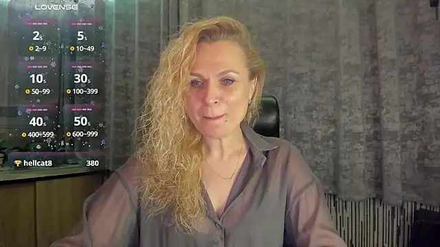 Snapshot of LanaLight_x chatting on February 23, 5:21 pm LanaLight x online show from February 23, 5:21 pm