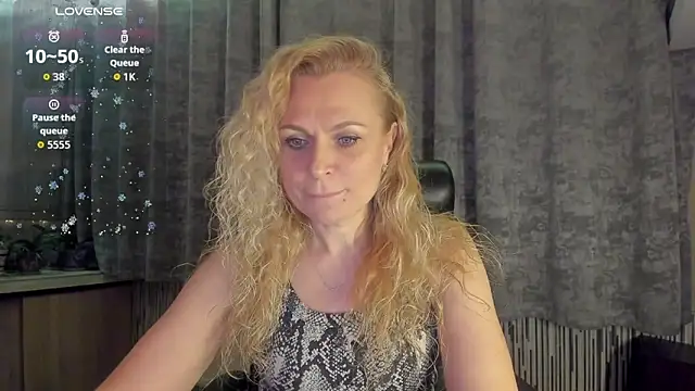 Snapshot of LanaLight_x chatting on March 3, 5:08 pm LanaLight x online show from March 3, 5:08 pm