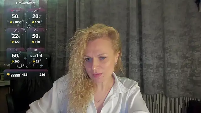 Snapshot of LanaLight_x chatting on March 5, 9:55 pm LanaLight x online show from March 5, 9:55 pm