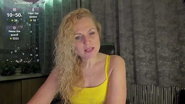 Snapshot of LanaLight_x chatting on March 13, 6:36 pm LanaLight x online show from March 13, 6:36 pm