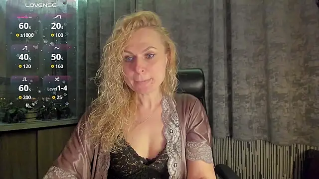 Snapshot of LanaLight_x chatting on March 21, 8:56 pm LanaLight x online show from March 21, 8:56 pm