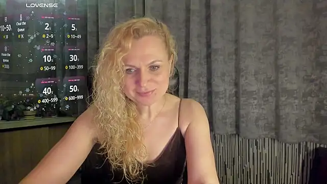 Snapshot of LanaLight_x chatting on March 23, 7:18 pm LanaLight x online show from March 23, 7:18 pm