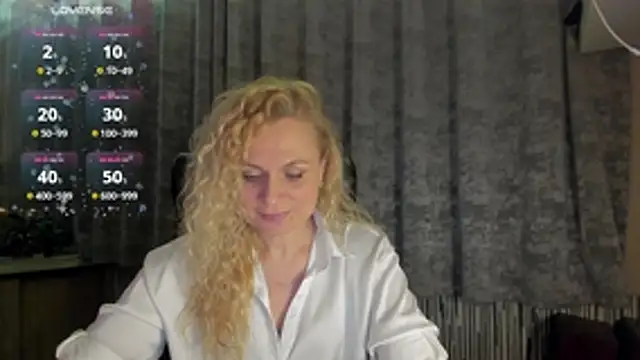 Snapshot of LanaLight_x chatting on March 25, 5:19 pm LanaLight x online show from March 25, 5:19 pm