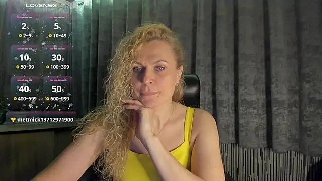 Snapshot of LanaLight_x chatting on March 30, 8:32 pm LanaLight x online show from March 30, 8:32 pm