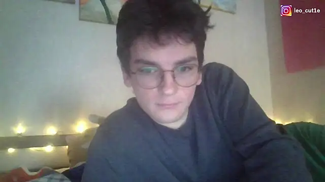 leo cutie online show from April 11, 4:50 am