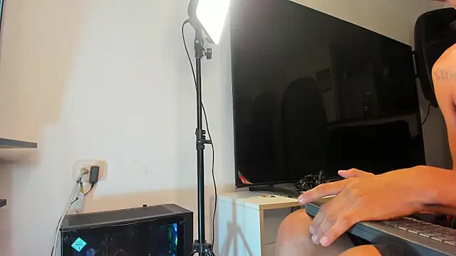 Latin boys79 online show from February 28, 5:08 am