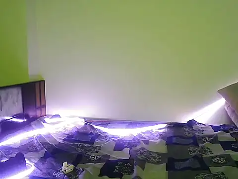 Snapshot of cutiee_-alia chatting on January 18, 8:07 am cutiee -alia online show from January 18, 8:07 am