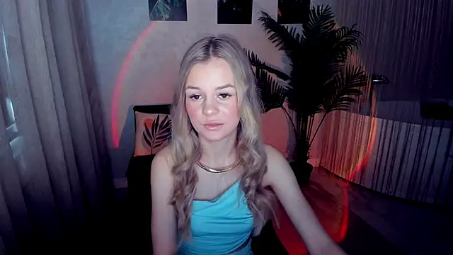 MidnighteAura online show from April 28, 11:37 am