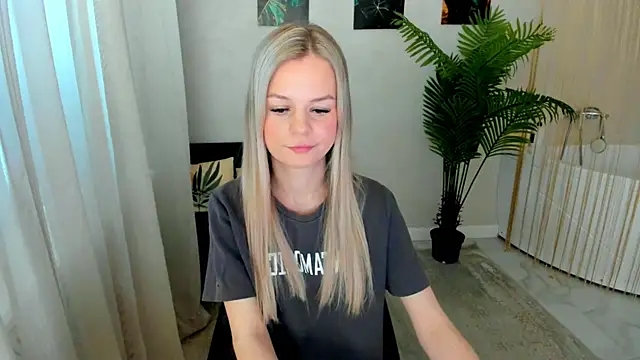 MidnighteAura online show from May 6, 12:32 pm