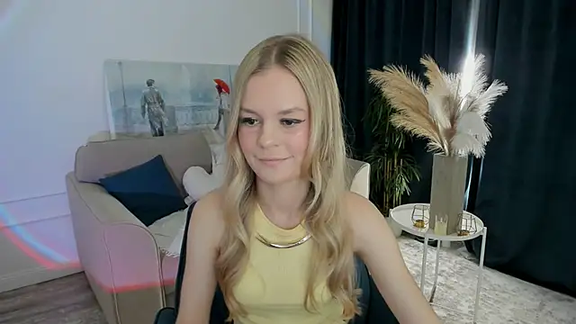 Snapshot of MidnighteAura chatting on June 1, 7:26 pm MidnighteAura online show from June 1, 7:26 pm
