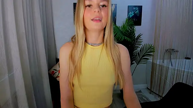 Snapshot of MidnighteAura chatting on June 3, 2:33 pm MidnighteAura online show from June 3, 2:33 pm
