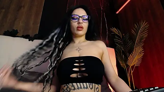 RavenFoxxy online show from May 11, 6:30 am