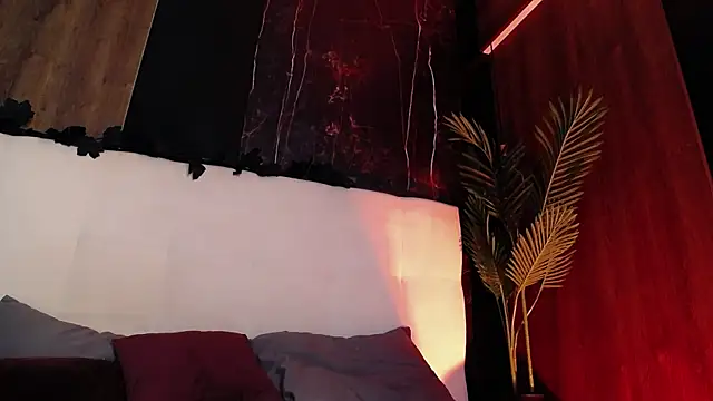 RavenFoxxy online show from May 12, 5:37 am