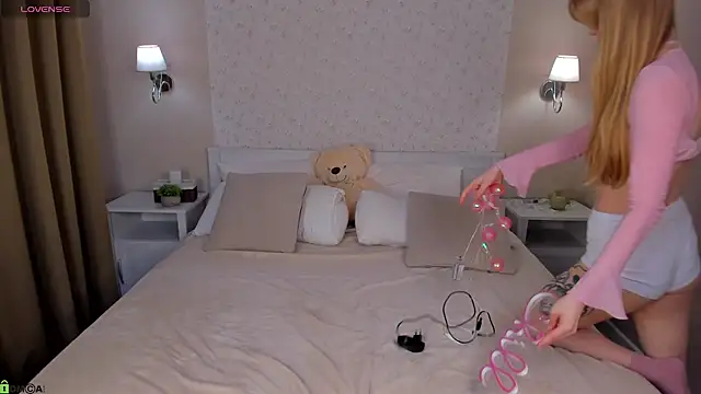 Snapshot of Victori_Fox chatting on March 29, 11:49 pm Victori Fox online show from March 29, 11:49 pm