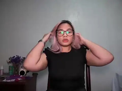 Snapshot of Tina_Slick chatting on May 13, 1:08 pm Tina Slick online show from May 13, 1:08 pm