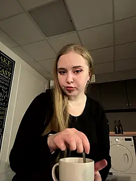 Snapshot of AprilHughes chatting on January 13, 6:24 pm AprilHughes online show from January 13, 6:24 pm