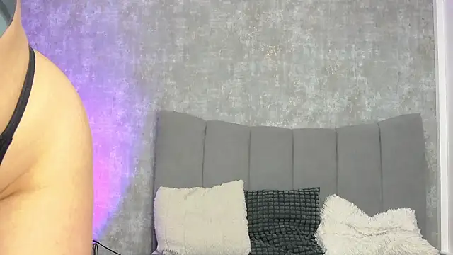 LucyRayy online show from March 18, 7:00 am