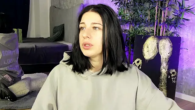 LucyRayy online show from March 24, 6:18 am