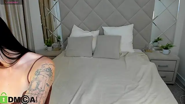 Mia Riot online show from February 7, 9:13 am