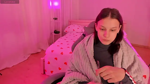 Snapshot of KrisDoeil chatting on March 3, 2:18 am KrisDoeil online show from March 3, 2:18 am