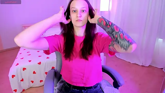 Snapshot of KrisDoeil chatting on March 17, 2:16 am KrisDoeil online show from March 17, 2:16 am