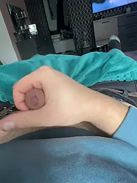 Snapshot of en93000 chatting on February 23, 9:28 am en93000 online show from February 23, 9:28 am