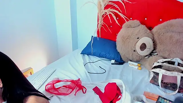 Samantha luv  online show from May 13, 3:48 am