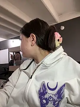 Snapshot of Camila_Duarte2 chatting on February 24, 1:42 pm Camila Duarte2 online show from February 24, 1:42 pm