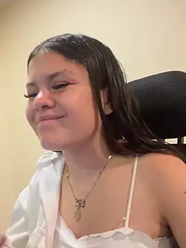 Snapshot of Camila_Duarte2 chatting on February 25, 2:05 pm Camila Duarte2 online show from February 25, 2:05 pm