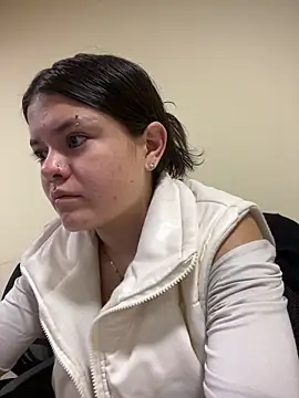 Snapshot of Camila_Duarte2 chatting on March 2, 1:29 pm Camila Duarte2 online show from March 2, 1:29 pm