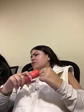 Snapshot of Camila_Duarte2 chatting on March 4, 1:28 pm Camila Duarte2 online show from March 4, 1:28 pm