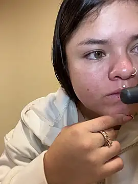 Snapshot of Camila_Duarte2 chatting on March 6, 1:29 pm Camila Duarte2 online show from March 6, 1:29 pm