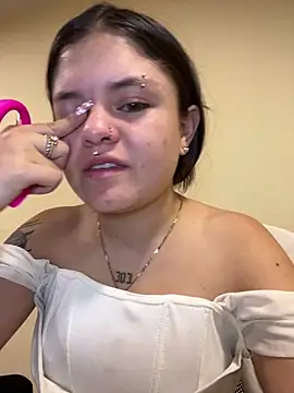 Snapshot of Camila_Duarte2 chatting on March 17, 1:25 pm Camila Duarte2 online show from March 17, 1:25 pm