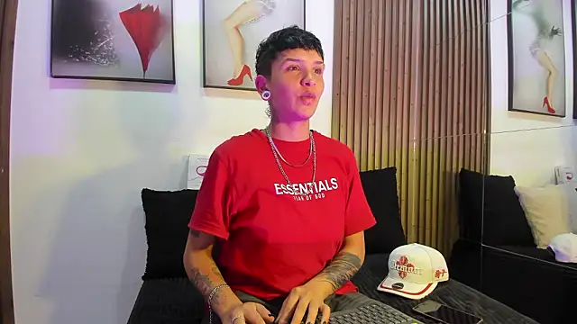 Snapshot of naughty_girlwd chatting on February 19, 4:41 am naughty girlwd online show from February 19, 4:41 am