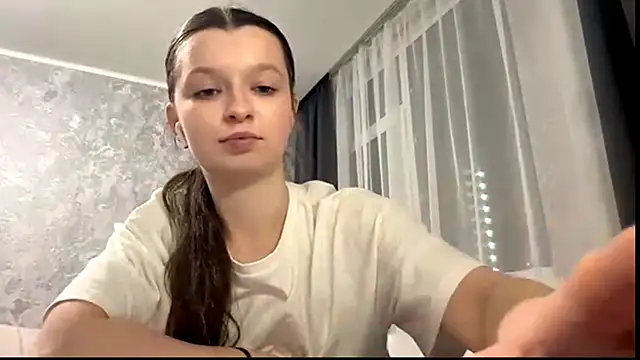 Snapshot of EllieBerrie chatting on December 2, 3:51 pm EllieBerrie online show from December 2, 3:51 pm