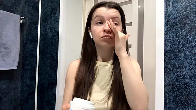 Snapshot of EllieBerrie chatting on January 7, 8:17 am EllieBerrie online show from January 7, 8:17 am