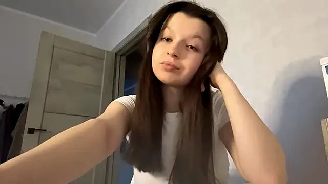 Snapshot of EllieBerrie chatting on February 9, 1:26 pm EllieBerrie online show from February 9, 1:26 pm