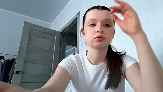 Snapshot of EllieBerrie chatting on February 10, 1:15 pm EllieBerrie online show from February 10, 1:15 pm