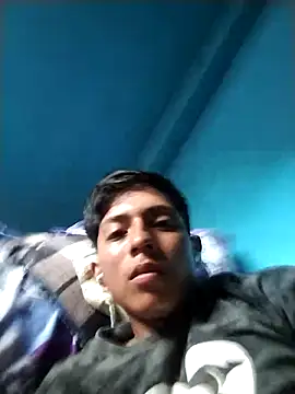 Snapshot of Manuelp0203 chatting on May 3, 4:57 pm Manuelp0203 online show from May 3, 4:57 pm