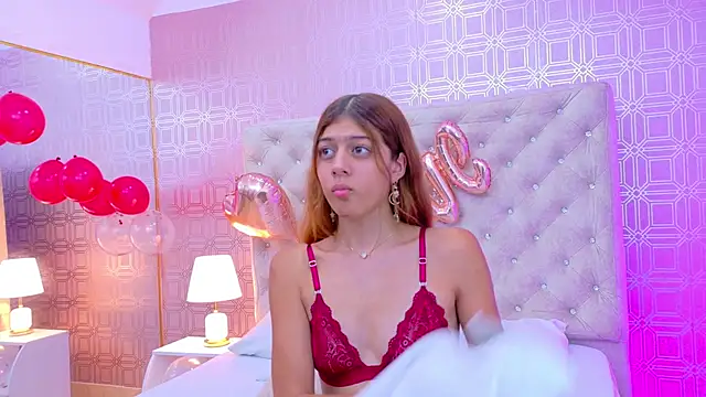 Emaa Vega online show from February 10, 7:51 pm